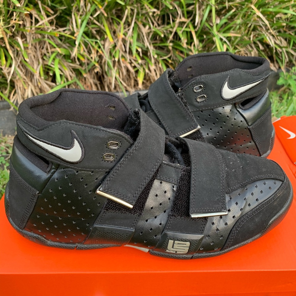 NIKE LEBRON AIR SIZE 7